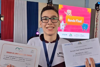 Alumno con autismo gana oro en olimpiada de matemática