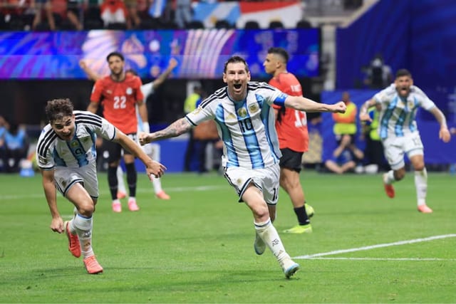 Argentina remonta ante Egipto y avanza a cuartos con otra épica de Messi