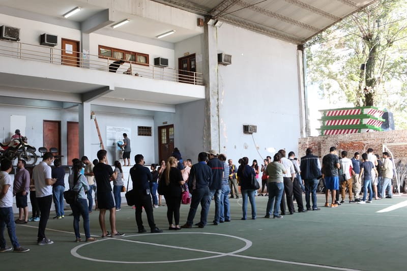 Largas filas en municipios por vencimiento de habilitación