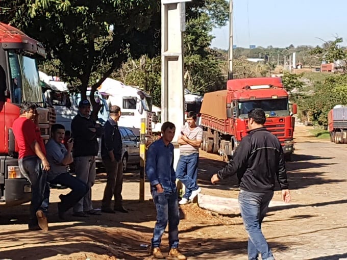 Vecinos están hartos de camioneros «invasores»