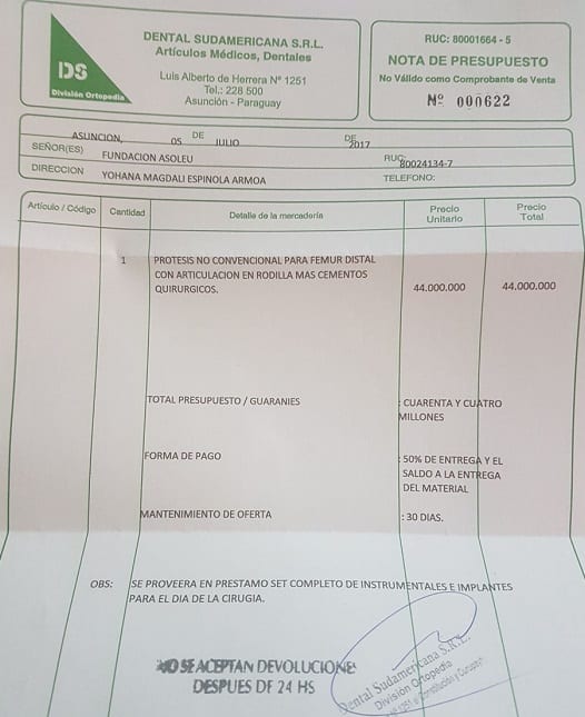 Joven clama por ayuda para seguir caminando
