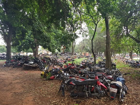 Sorprendente “cementerio” de motos en predio de la Policía Nacional