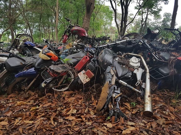 Sorprendente “cementerio” de motos en predio de la Policía Nacional