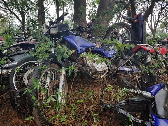Sorprendente “cementerio” de motos en predio de la Policía Nacional