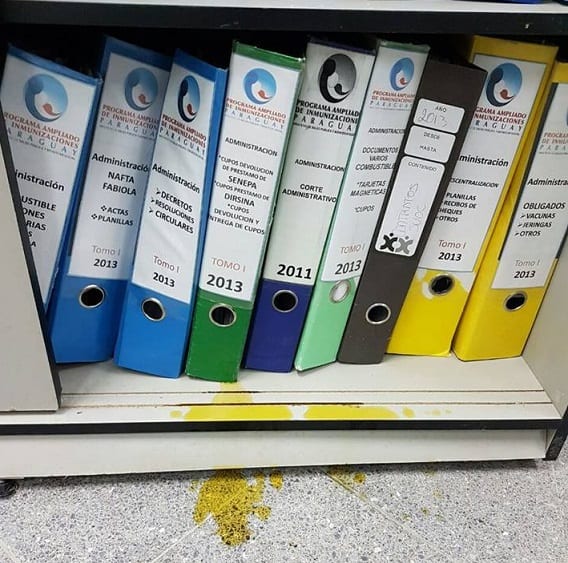 Animales pululan en depósito de vacunas