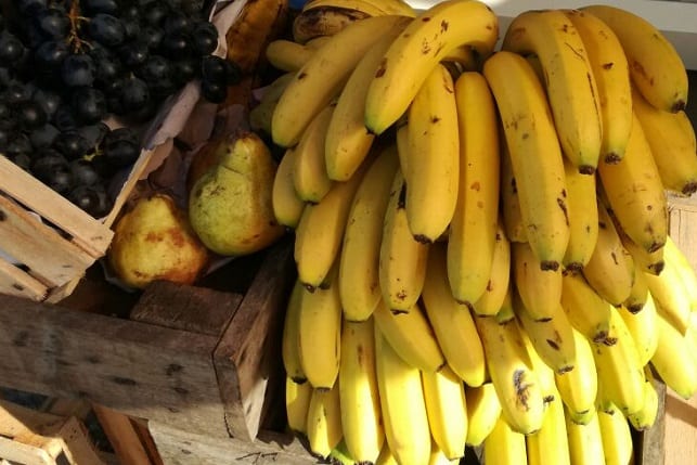 Frutas en abundancia y a bajos precios en el Abasto