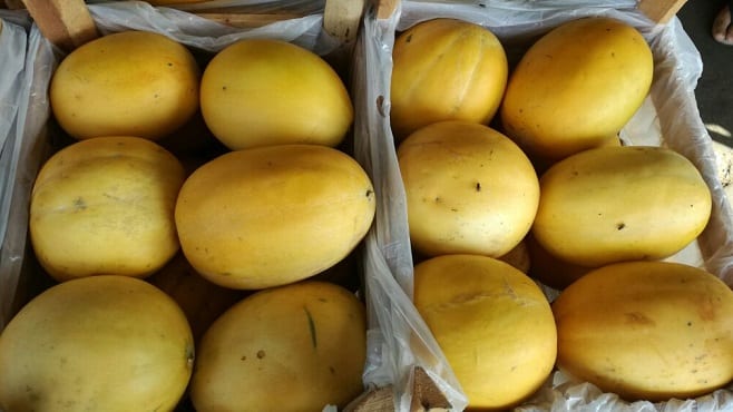 Frutas en abundancia y a bajos precios en el Abasto
