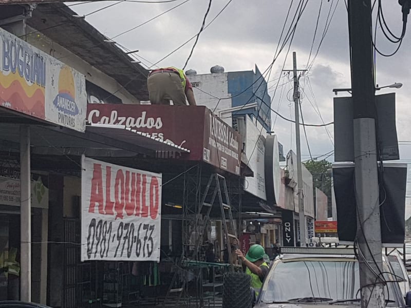 Escaso avance, crisis comercial y molestias en obra del Metrobús