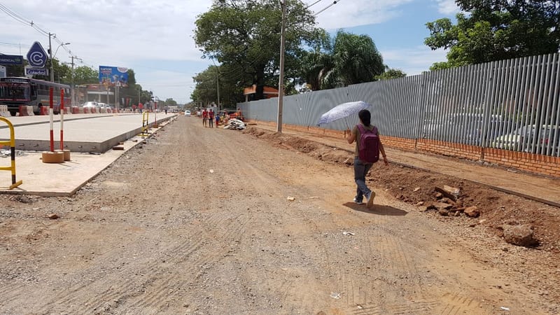 Escaso avance, crisis comercial y molestias en obra del Metrobús