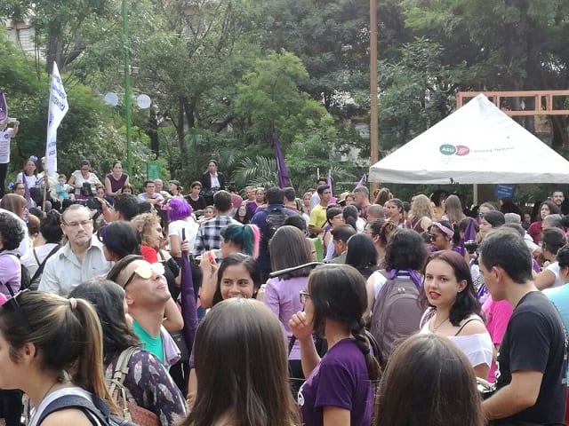 Mujeres marchan por igualdad de derechos y empoderamiento económico