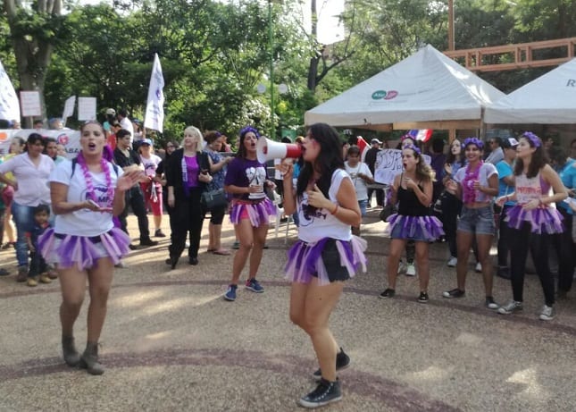 Mujeres marchan por igualdad de derechos y empoderamiento económico