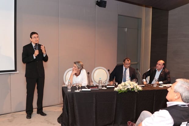 Exponen la realidad electoral paraguaya ante observadores internacionales