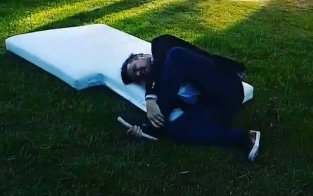 Periodista intentó imitar jugada de Cristiano y terminó hospitalizado