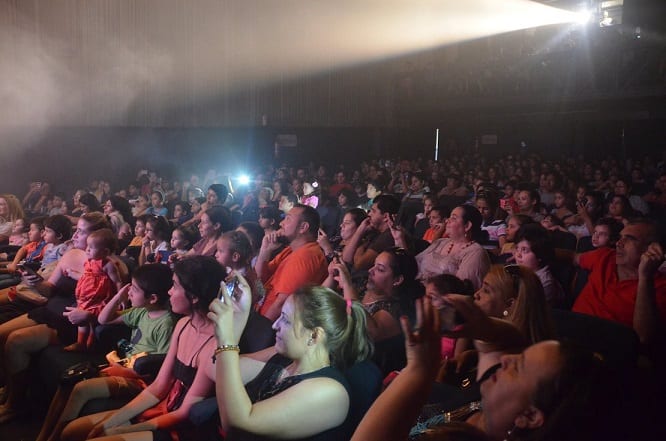 Con salas llenas, el Teatro Latino vuelve a albergar funciones