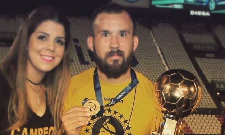 Futbolista revela trama de engaño y acusa a su esposa de ser «la Wanda paraguaya»