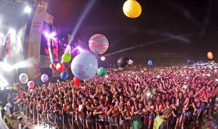 Fiesta de reggaetón y electrónica reunión a 30 mil personas