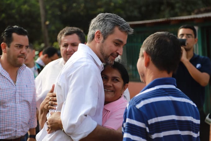 Presidente electo visita a padres de Edelio Morínigo