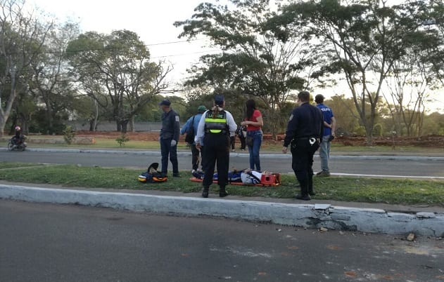 Choque de bus deja una estudiante lesionada