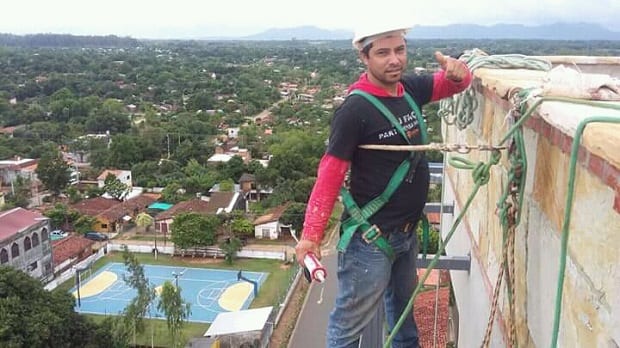 Albañil y artista: Sueña con ser reconocido gracias a su talento