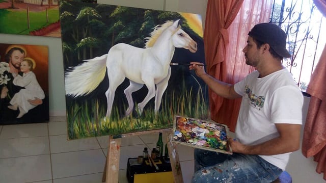 Albañil y artista: Sueña con ser reconocido gracias a su talento