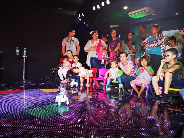 Robots, atractivo que cautiva a los niños en la expo