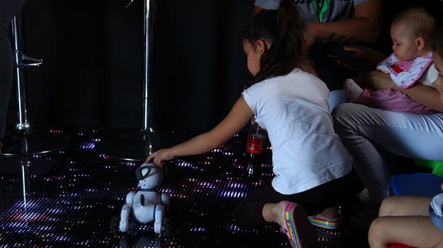 Robots, atractivo que cautiva a los niños en la expo