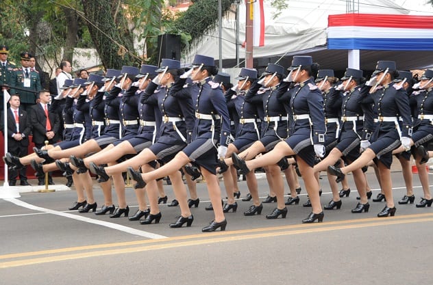 Asistentes a desfile manifiestan confianza en nuevo Gobierno