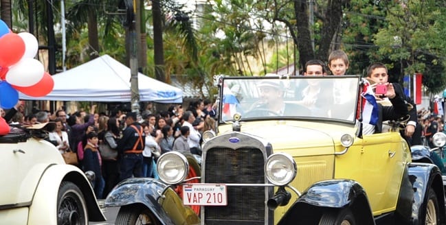 Asistentes a desfile manifiestan confianza en nuevo Gobierno