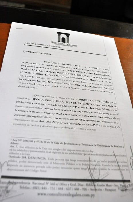 Jubilados denuncian licitación irregular en Caja Bancaria