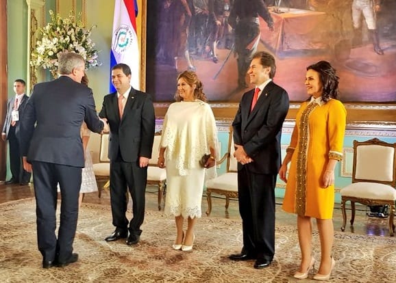 Así vistieron las mujeres del nuevo Gobierno durante la ceremonia de traspaso