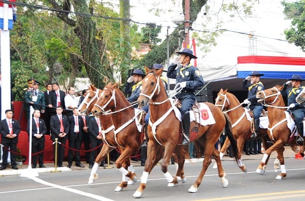 Asistentes a desfile manifiestan confianza en nuevo Gobierno