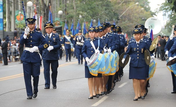 Asistentes a desfile manifiestan confianza en nuevo Gobierno