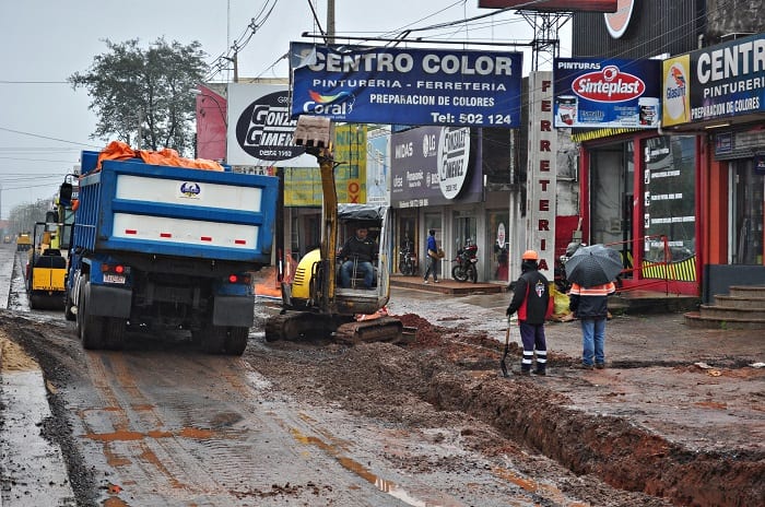 Pozos se reproducen con lluvia en zona de obras del metrobús