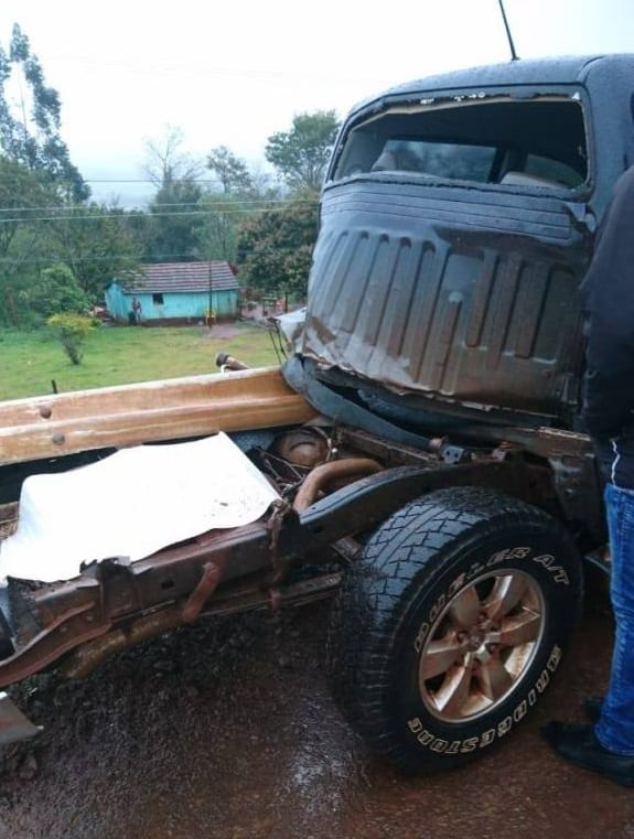 Conductor fallece tras colisionar contra baranda de seguridad