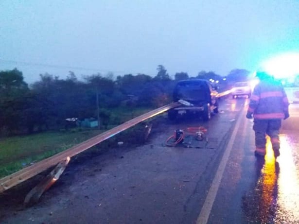Conductor fallece tras colisionar contra baranda de seguridad