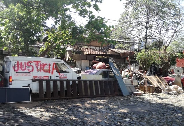 Familia vive en la calle luego de desalojo “arbitrario de su vivienda”