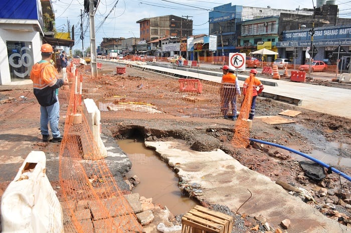 Retoman actividades luego de inundación en zona del metrobús