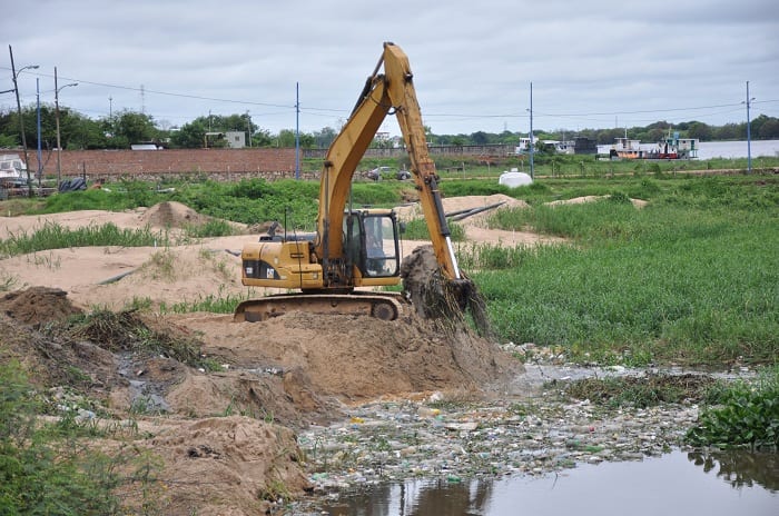 Criminal contaminación de arroyo a la vista de todos