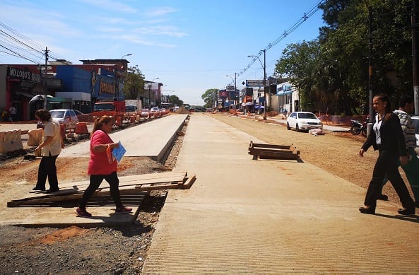 Con palas y sin maquinarias, funcionarios de Mota Engil operan en zona de obras