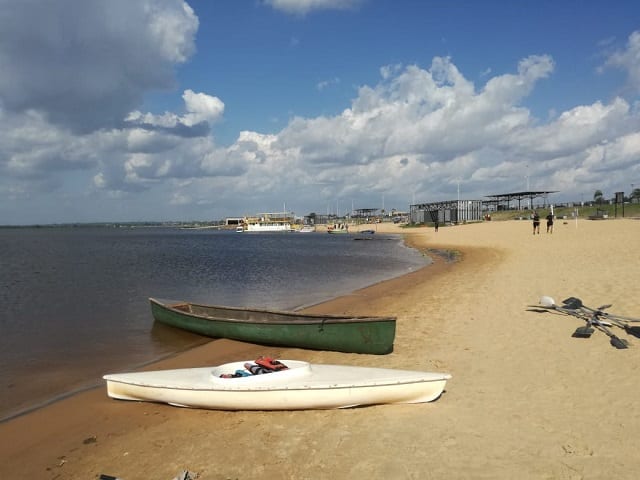 Jóvenes limpian la Costanera de Asunción para crear conciencia