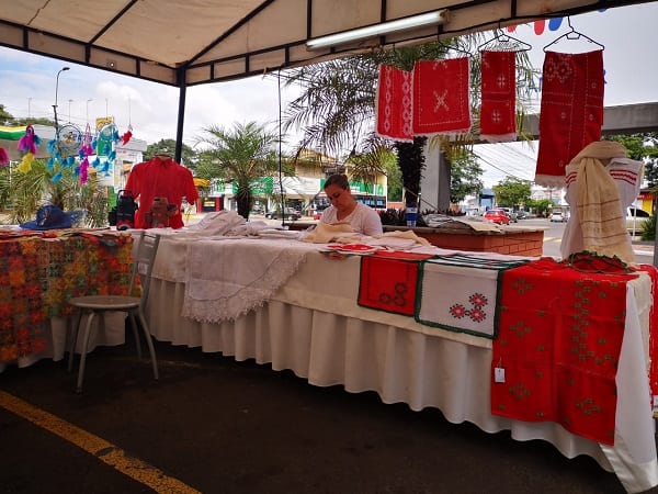 Invitan a últimas jornadas de feria de artesanía navideña