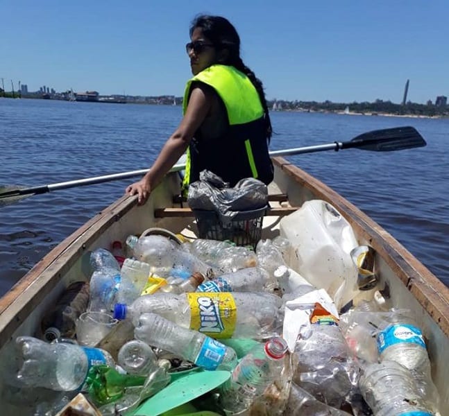 Jóvenes limpian la Costanera de Asunción para crear conciencia