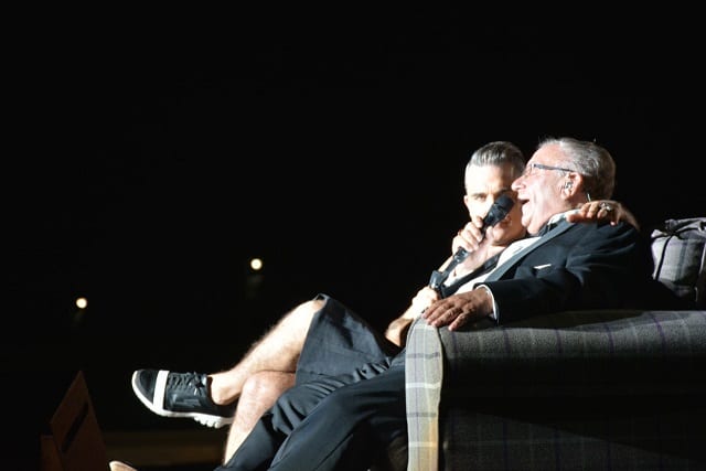 Robbie Williams encanta con una entrega plena a su público