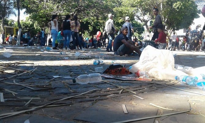 Basuras atestan las calles de Caacupé