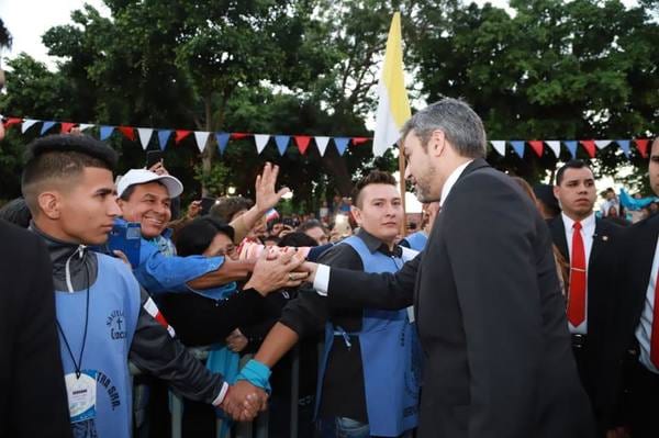Presidente Mario Abdo Benítez participa de la misa central de Caacupé
