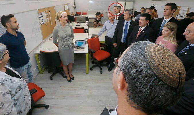 Fotos oficiales demuestran que Messer conformó el primer anillo del Gobierno