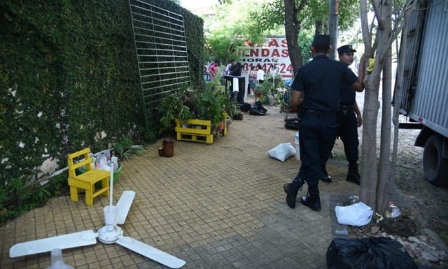 Desalojan a Camilo Soares de su vivienda