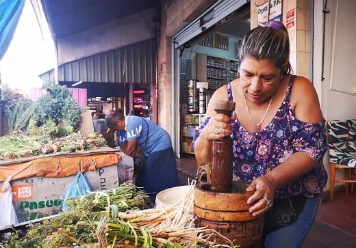 Auge de ventas en el «Paseo de los yuyos» ante calor extremo