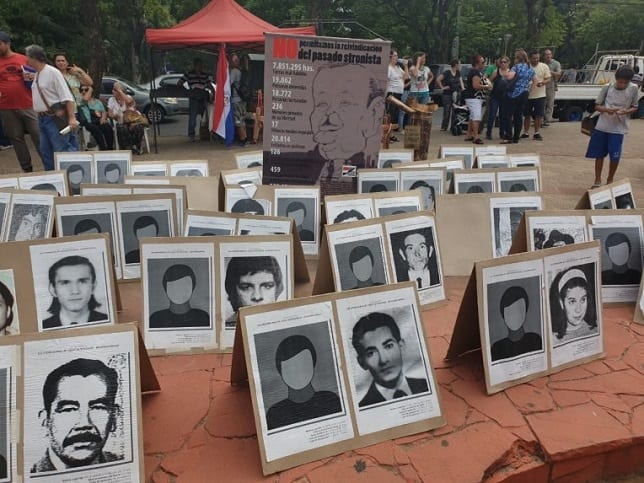 Ciudadanos recuerdan los 30 años de caída de la dictadura