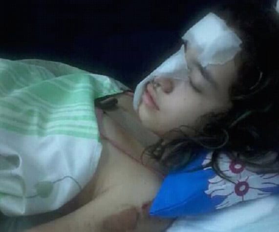 Madre pide ayuda para tratamiento de su hija tras accidente